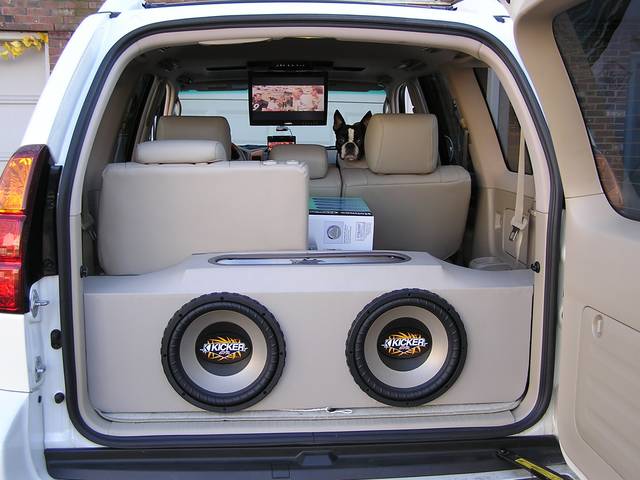 2003 Toyota sequoia speaker size