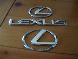 WTB:Rear Lexus Emblem Silver-img_1176.jpg