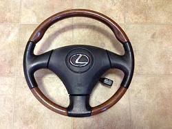 Wood and black steering wheel with airbag-steering-wheel.jpg