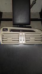 FS:Tan armrest and center vent-center-vent.jpg