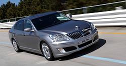 Some Luxury Buyers Downshift to Hyundai Genesis-2010_hyundai_equus_main630-0418.jpg