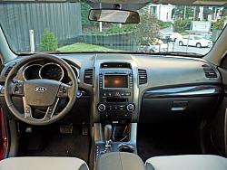 Piano Black/Blackwood/White or light color leather/Contrasted interior thread-2011-kia-sorento-interior-large-.jpg