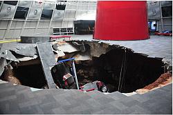 Cars fall into sinkhole at National Corvette Museum-capture.jpg