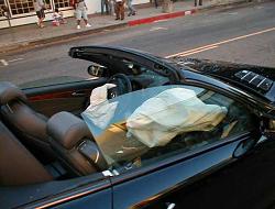 Lindsey Lohan smacks up her Mercedes Twin-Turbo V12 near Bev Hills (pics)-lohan005.jpg