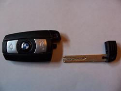 Top 10 Most Fabulous Key Fobs (Edmunds)-bmwkey.jpg