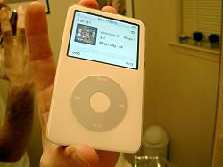 Apple iPod Video *very good condition* (actually 2)-dscn1125.jpg