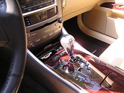 Fs: 2008 is250 rwd - lexus certified-shifter-console.jpg