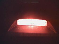 How to change high tail light (3rd brake light)-04-28-09_0533.jpg