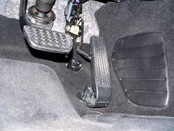 06 LS430 Hot plate behind gas pedal-footwell.jpg