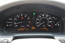 Triangle light with low tire pressure-2006_lexus_ls_430.jpg