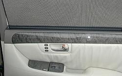 What are the extra buttons on the rear door of a Ultra LS430-01lexus_ls430ultraluxa.jpg