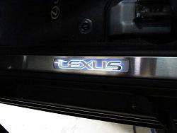 Lexus RC/RCF 2015 Illuminated door sill plates-installed-sill-plate.jpg