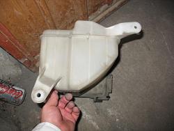 what is the capacity of the windshield washer fluid reservoir?-img_3068.jpg