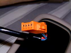 Installing auto-dimming rear view mirror-mirror-plug.jpg