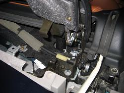 Top mechanism is open and will not close??-img_8051.jpg