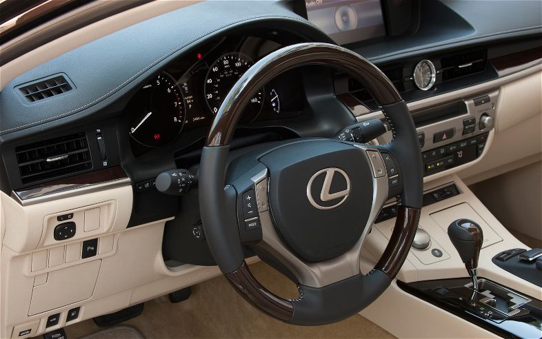 2013-Lexus-ES-350-steering-wheel