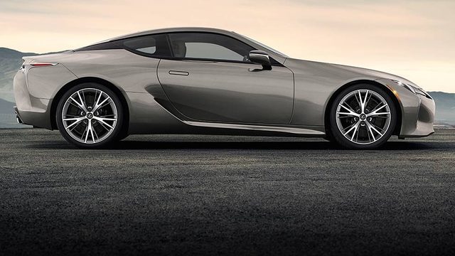 Daily Slideshow: Coolest Features of the Lexus LC500