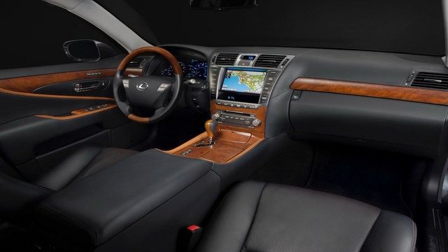 Lexus: Specifications by Trim