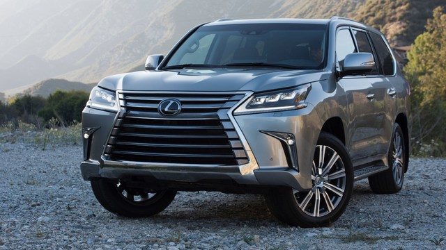 2018 Lexus LX570 SUV Proves its Power On and Off Road