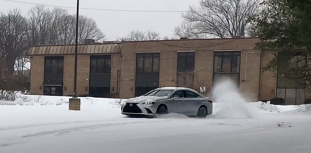2021 Lexus ES 250 snow