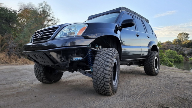 Lexus GX470 Makes One Heck of a Cool Off-Roader