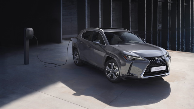 2023 Lexus UX300e Gets Bigger Battery, Big Range Boost