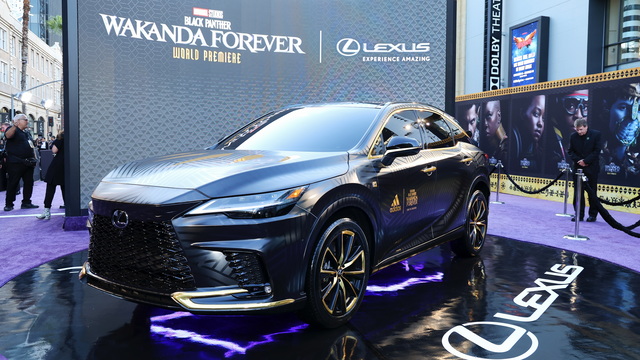 Lexus Rolls Out the Red Carpet For the RX 500h